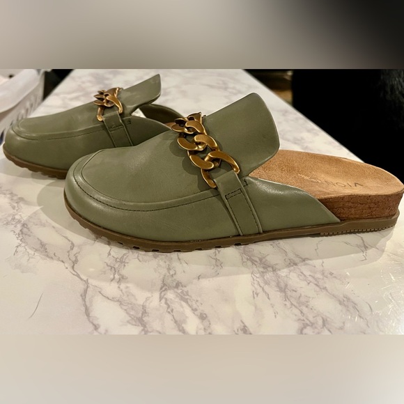 Vionic Georgie Mule | Green | Size 9 - Picture 3 of 12